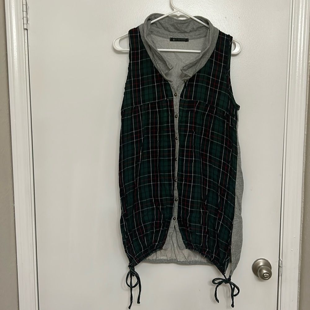 Women’s Sleeveless Button Down Dress